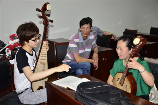 浙艺院赴嵊泗演出和培训